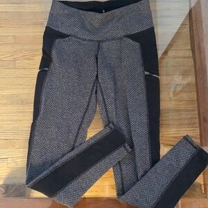 Athleta Criss Cross Drifter Tight Leggings size XXS athletic zippers in side